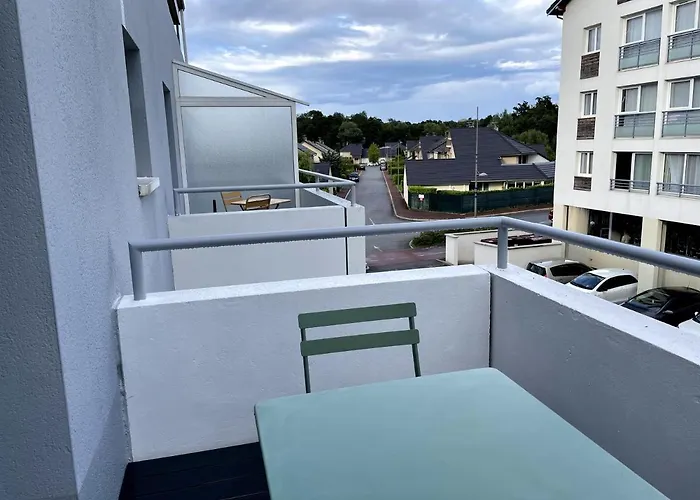 Tres Bel Appartement T2 De Standing Entierement Meuble A 5 Min A Pied Du Centre.