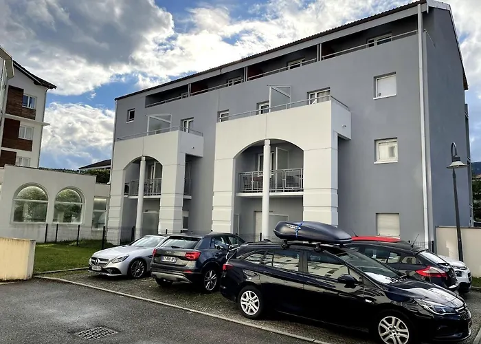 Très bel appartement T2 de standing entièrement meublé à 5 min à pied du centre.